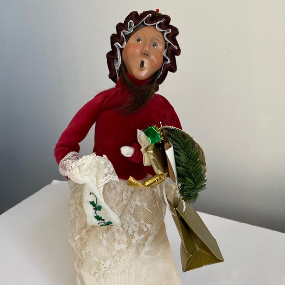 Number 70 / 100 Limited Edition Byers' Choice Caroler - Picture 1 of 10